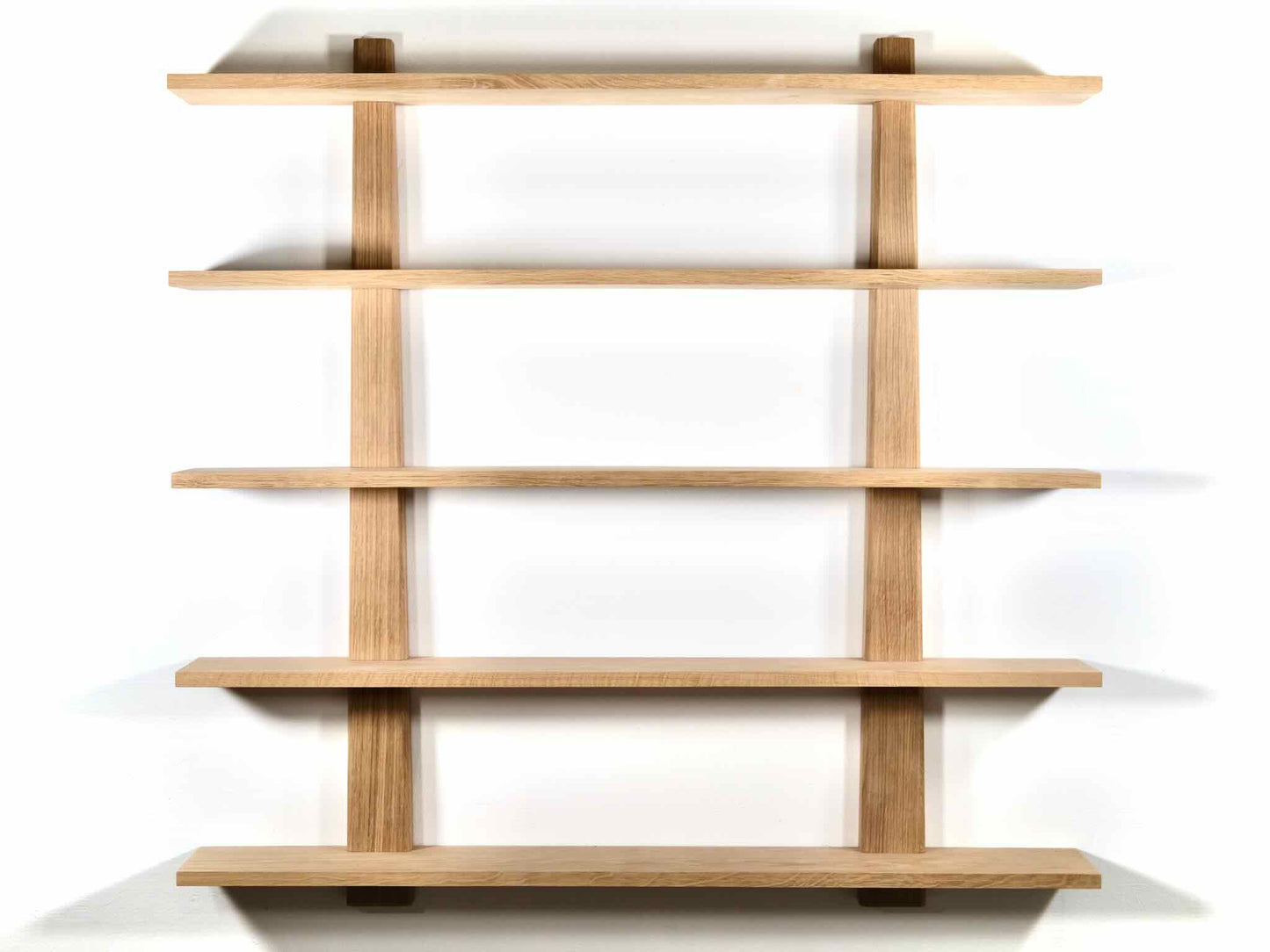 Stor hylde enkel design lys egetræ dansk design fra HJULER DESIGN
