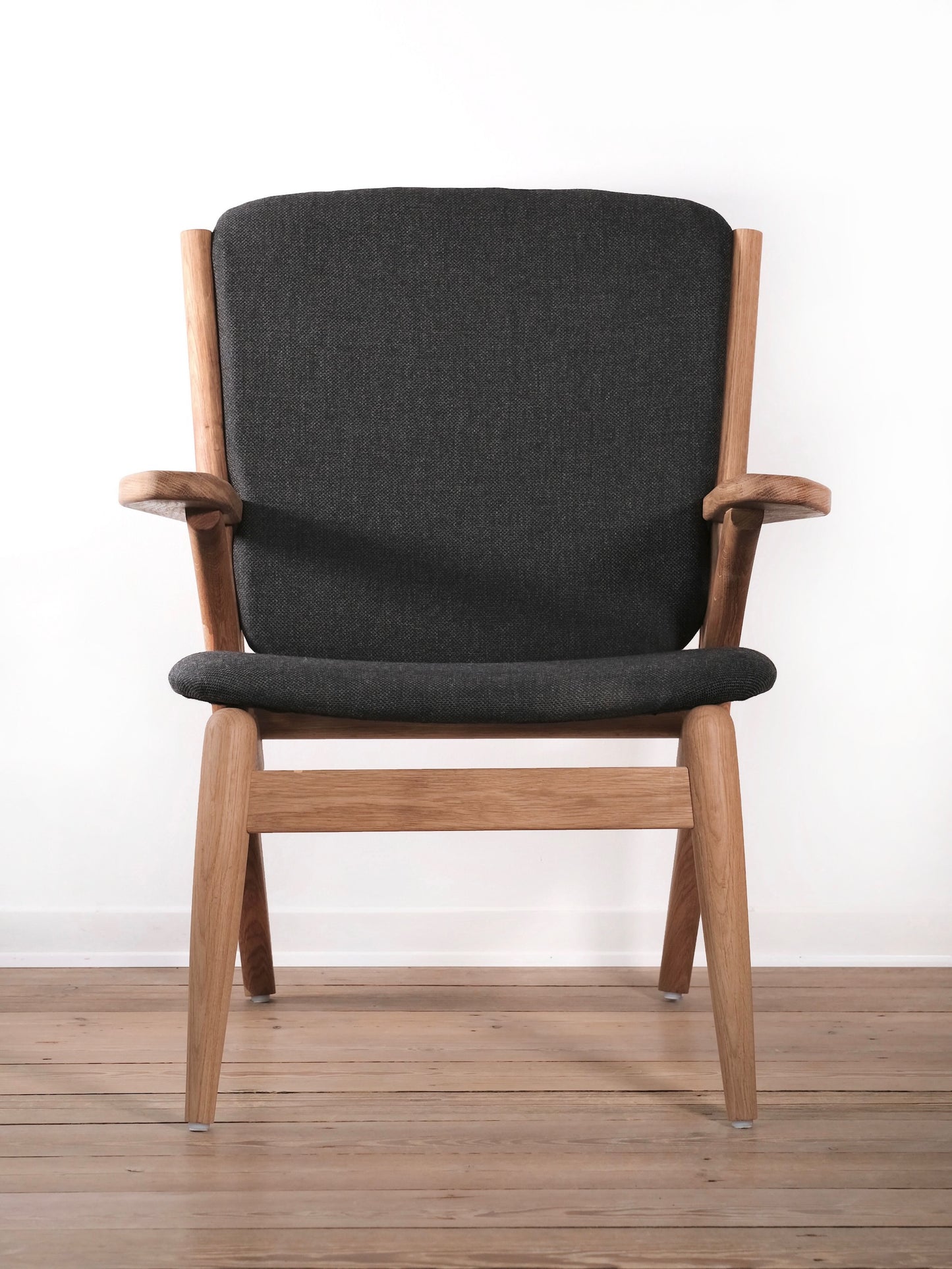 Lænestol design stol egetræ dansk moderne let elegant