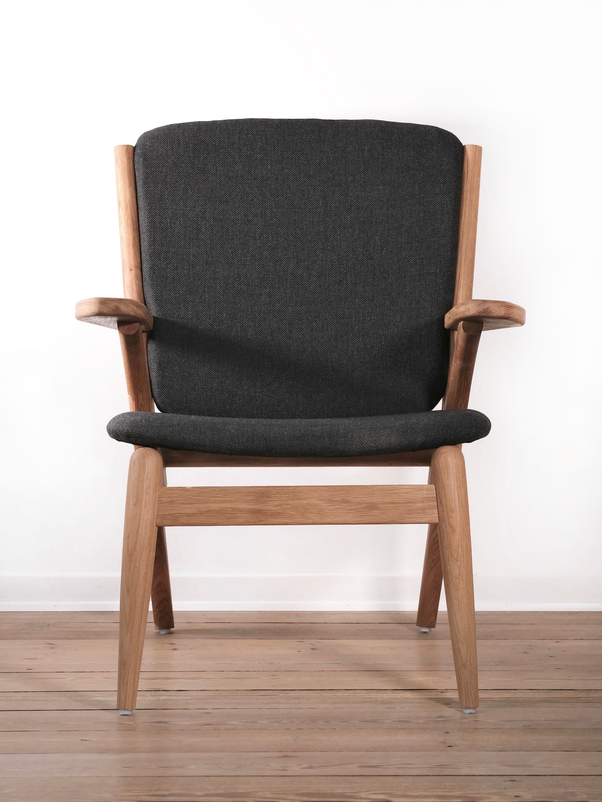 Lænestol design stol egetræ dansk moderne let elegant