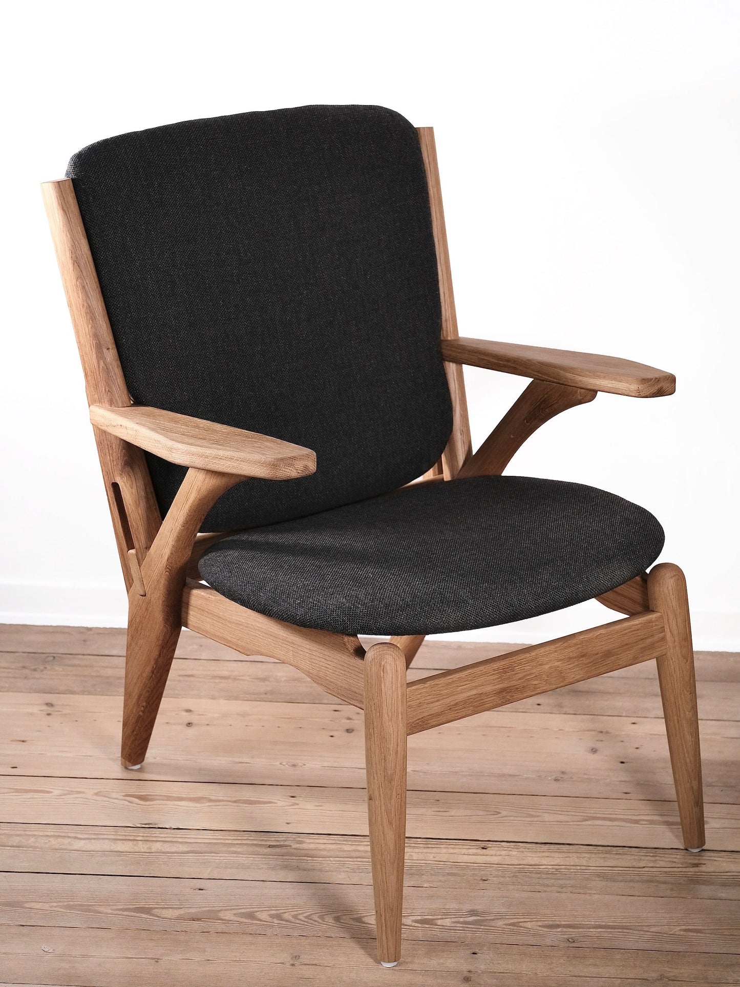 Lænestol design stol egetræ dansk moderne let elegant