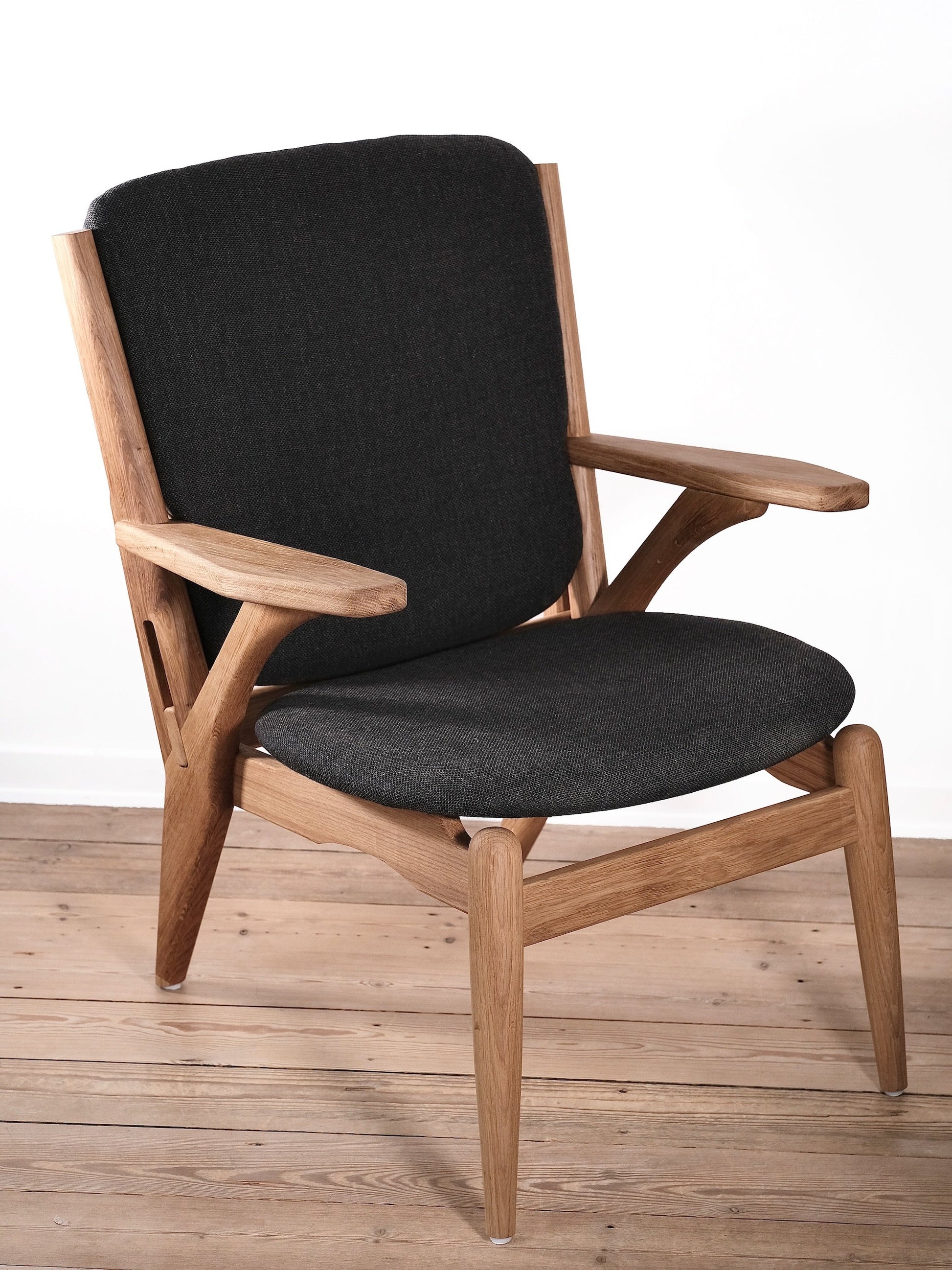 Lænestol design stol egetræ dansk moderne let elegant