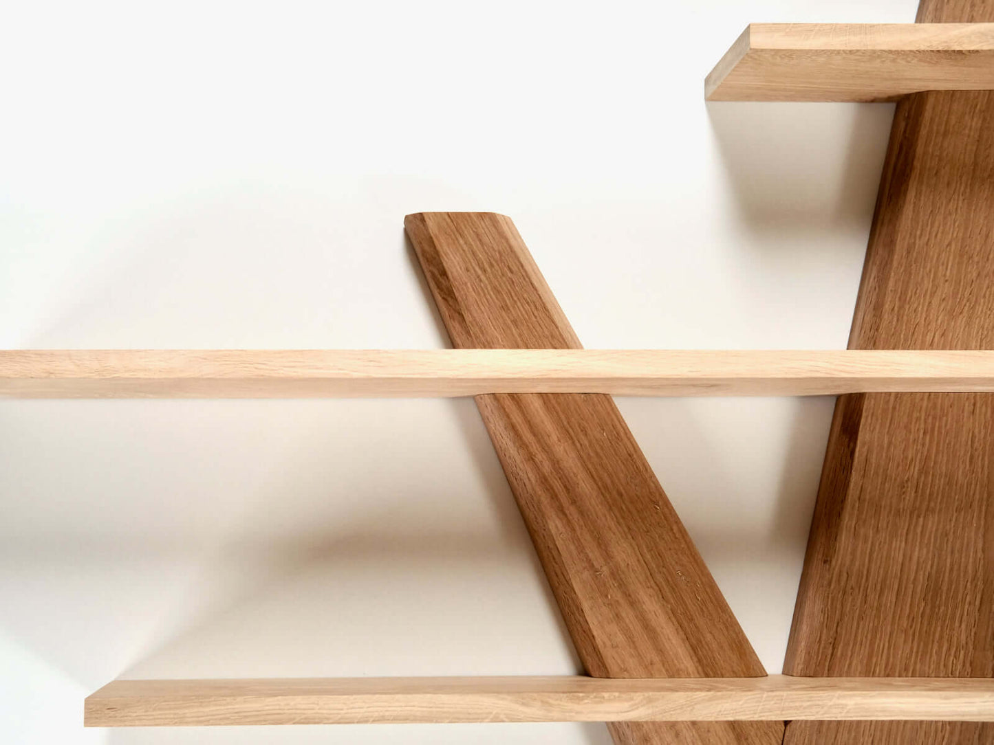 Hyldetræ fra Hjuler.Design i egetræ