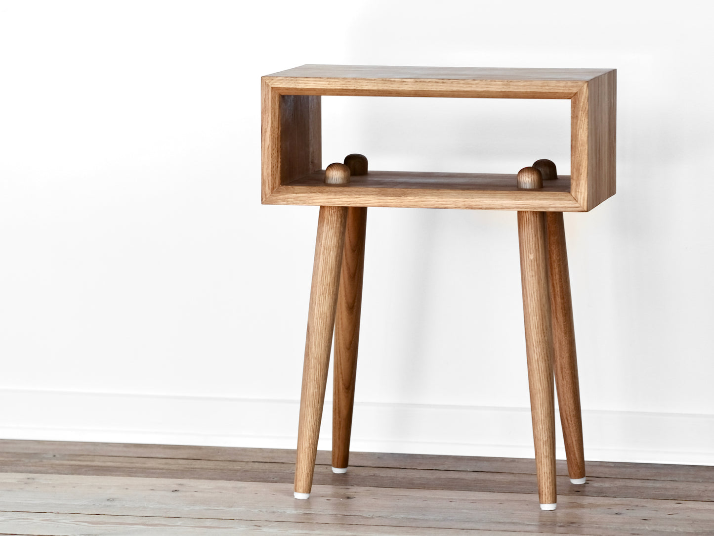 Sengebord natbord soveværelse mobler design træ egetræ enkel moderne ubehandlet fra Hjuler.Design