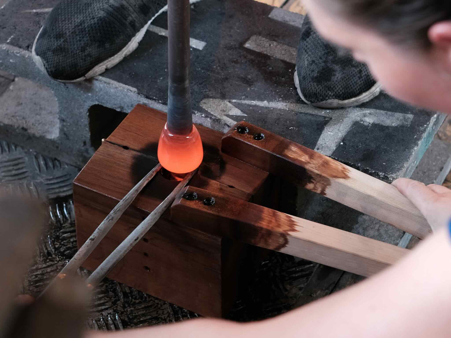 Sprout vase, oak vase