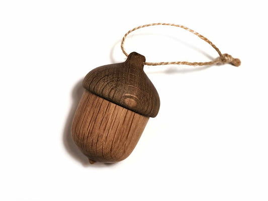 julekugle pynt agern egetræ design
