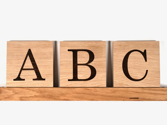 Bogstaver egetræ gravering ABC 