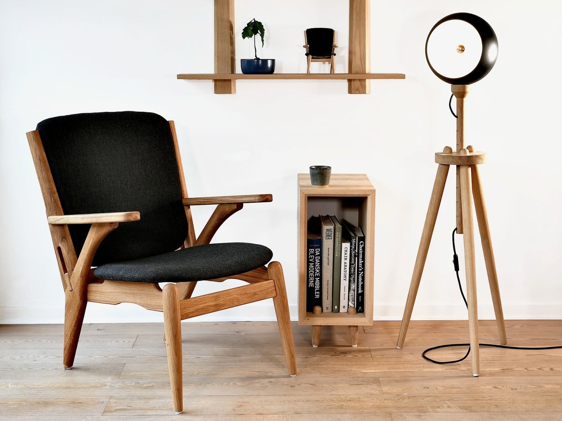 Lænestol design stol egetræ dansk moderne let elegant